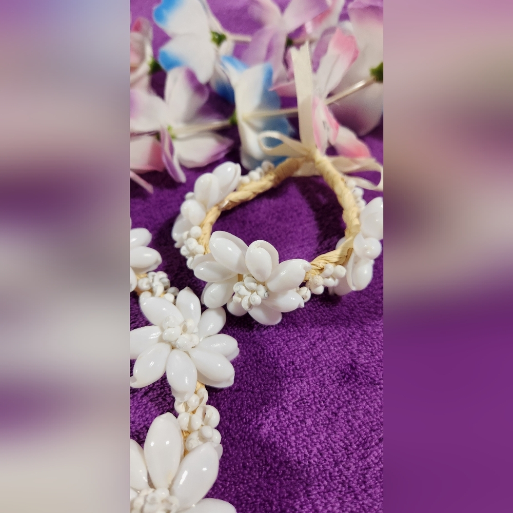 Hawaiian Lei White Tiara Bubble Shell Necklace & 2 Bracelet Set on Raffia - Picture 3 of 5